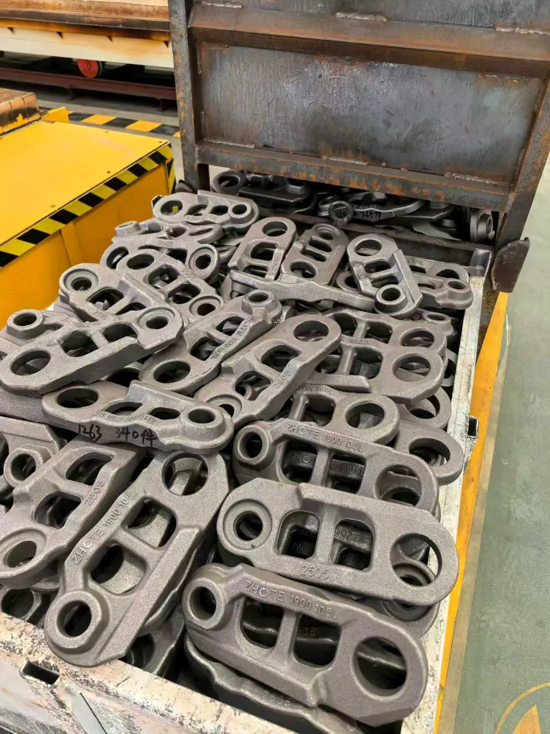 Track link components and bushings